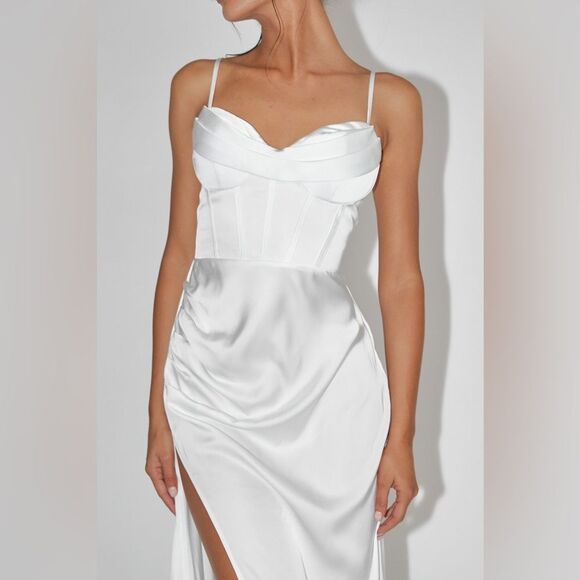 Selfie Leslie Secret Sweetheart Neckline Split Maxi Dress in White Size Large - Picture 3 of 12